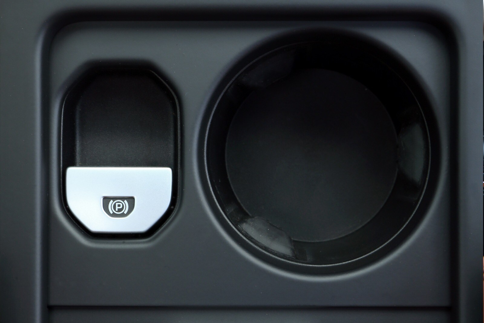 2014 Land Rover LR2 interior CUP