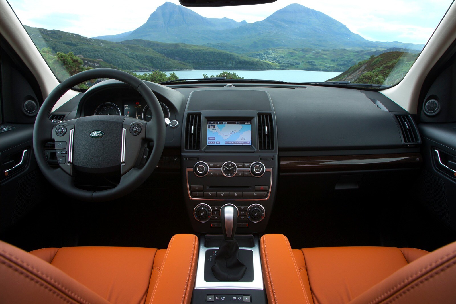2014 Land Rover LR2 interior D