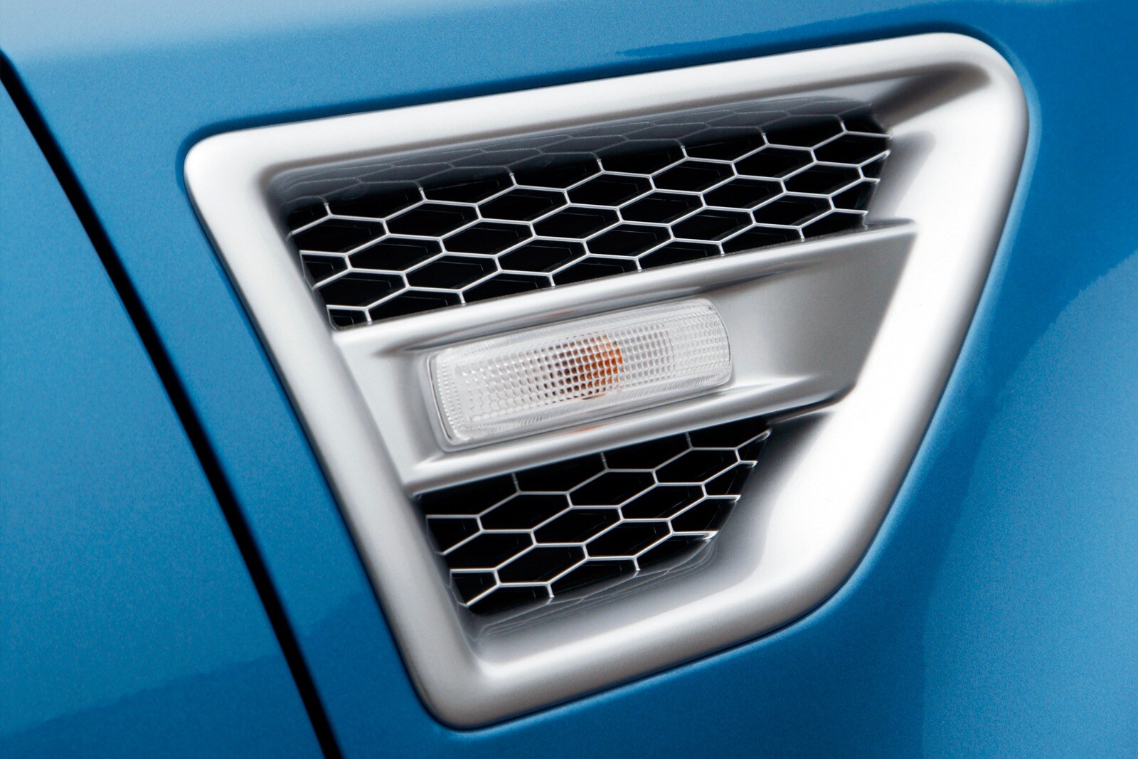 2014 Land Rover LR2 exterior EDETAIL