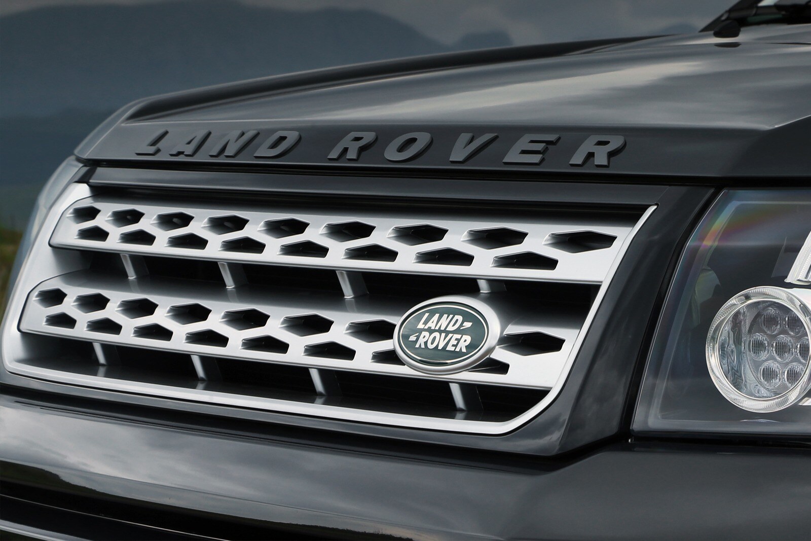 2013 Land Rover LR2 — OEM photo 3