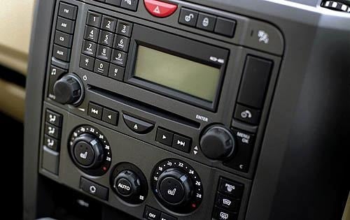 2009 Land Rover LR3 interior CC