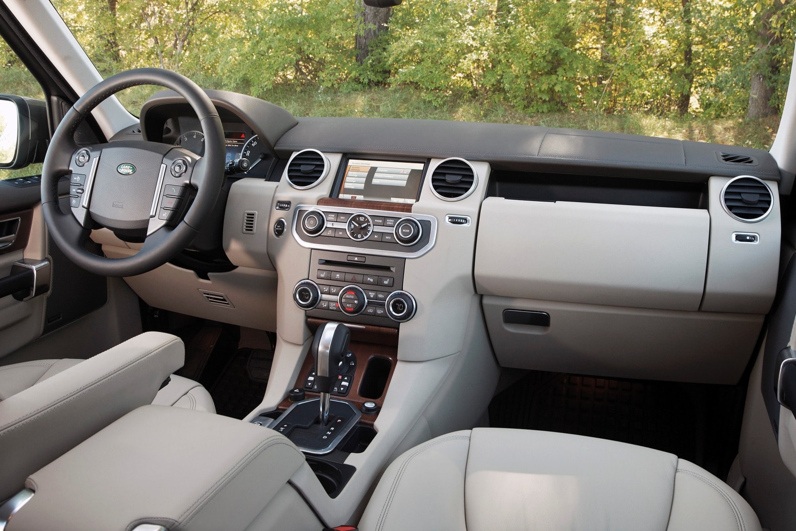 2013 Land Rover LR4 interior I