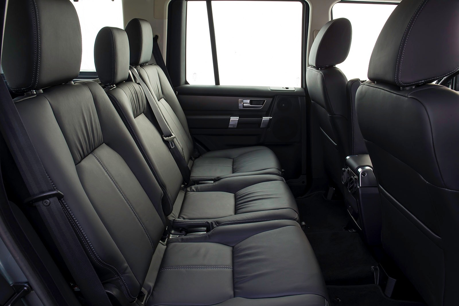 2014 Land Rover LR4 interior RI