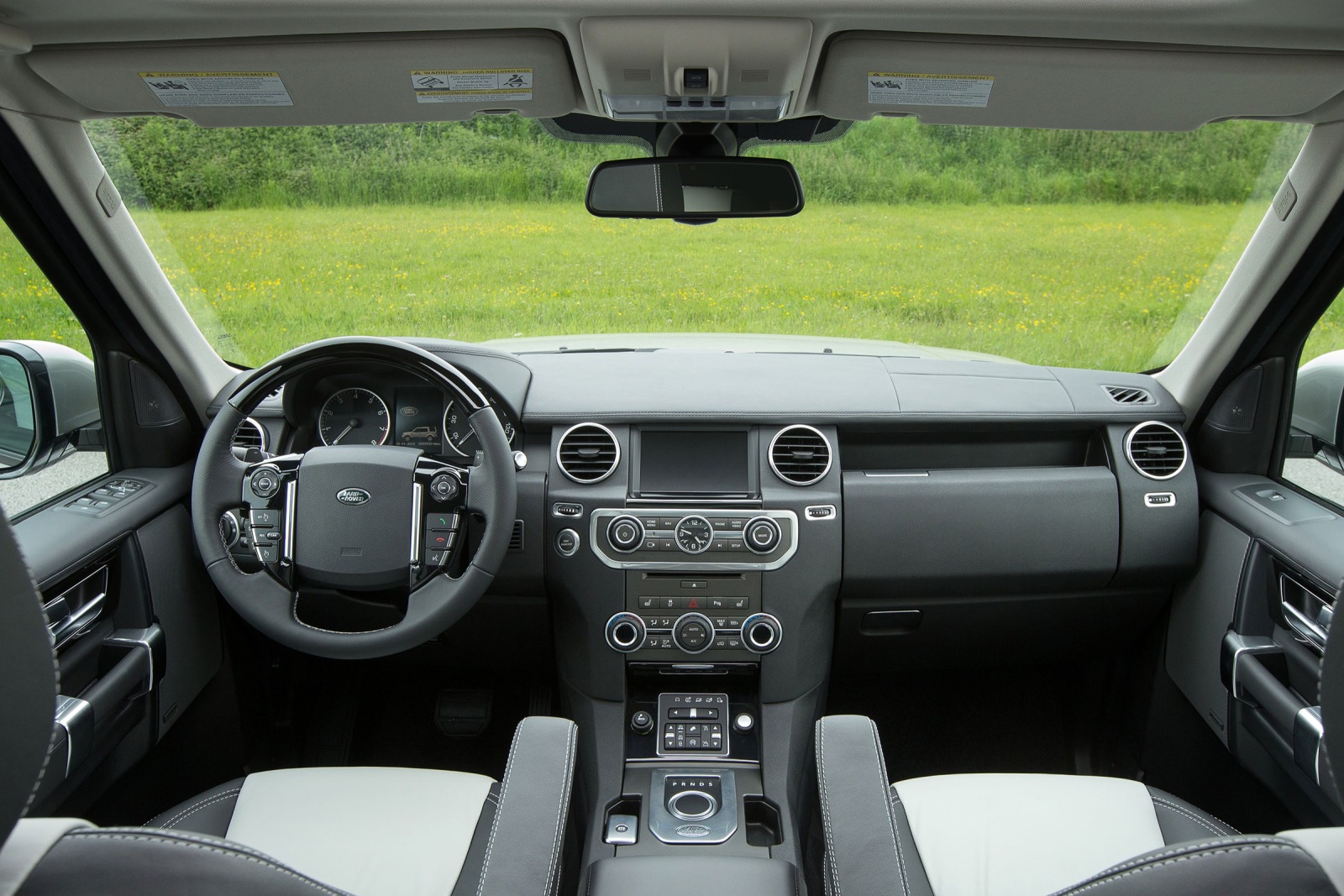 2016 Land Rover LR4 interior D