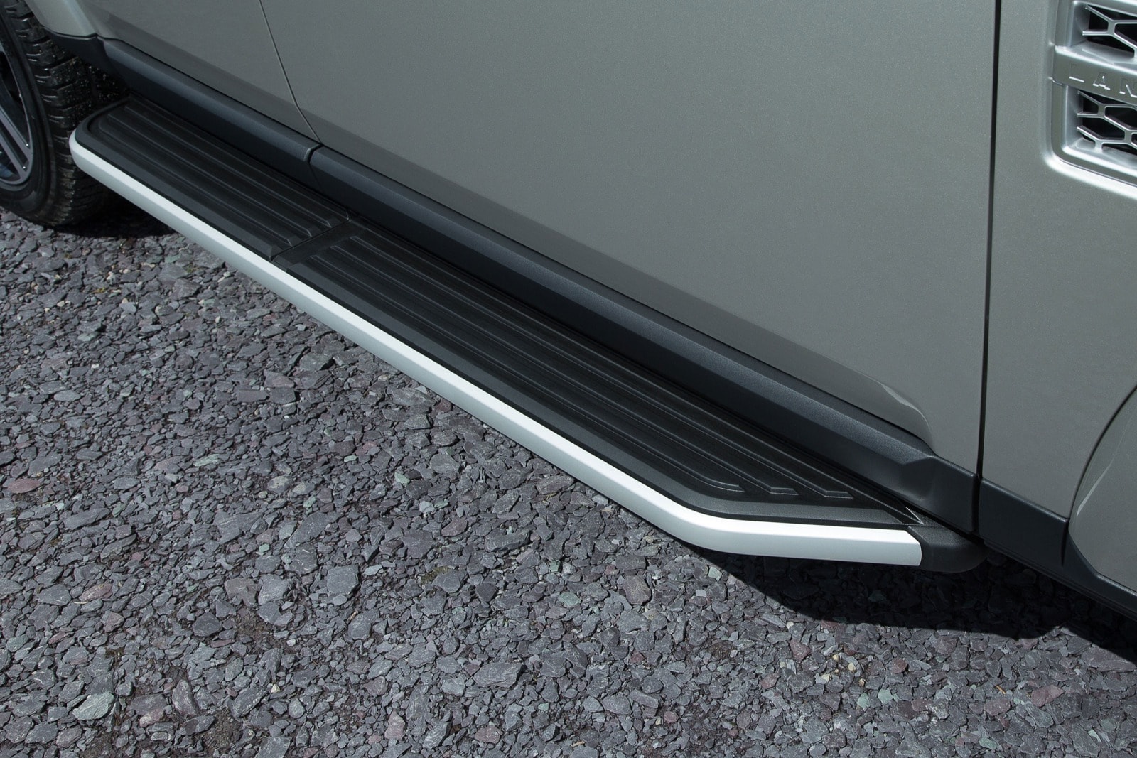 2016 Land Rover LR4 exterior EDETAIL