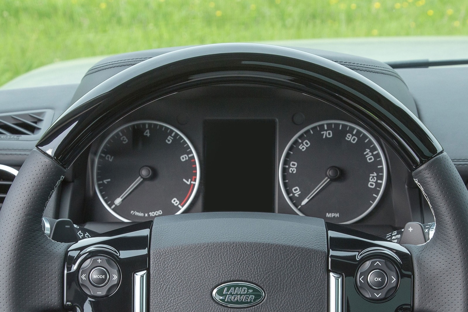 2016 Land Rover LR4 interior G