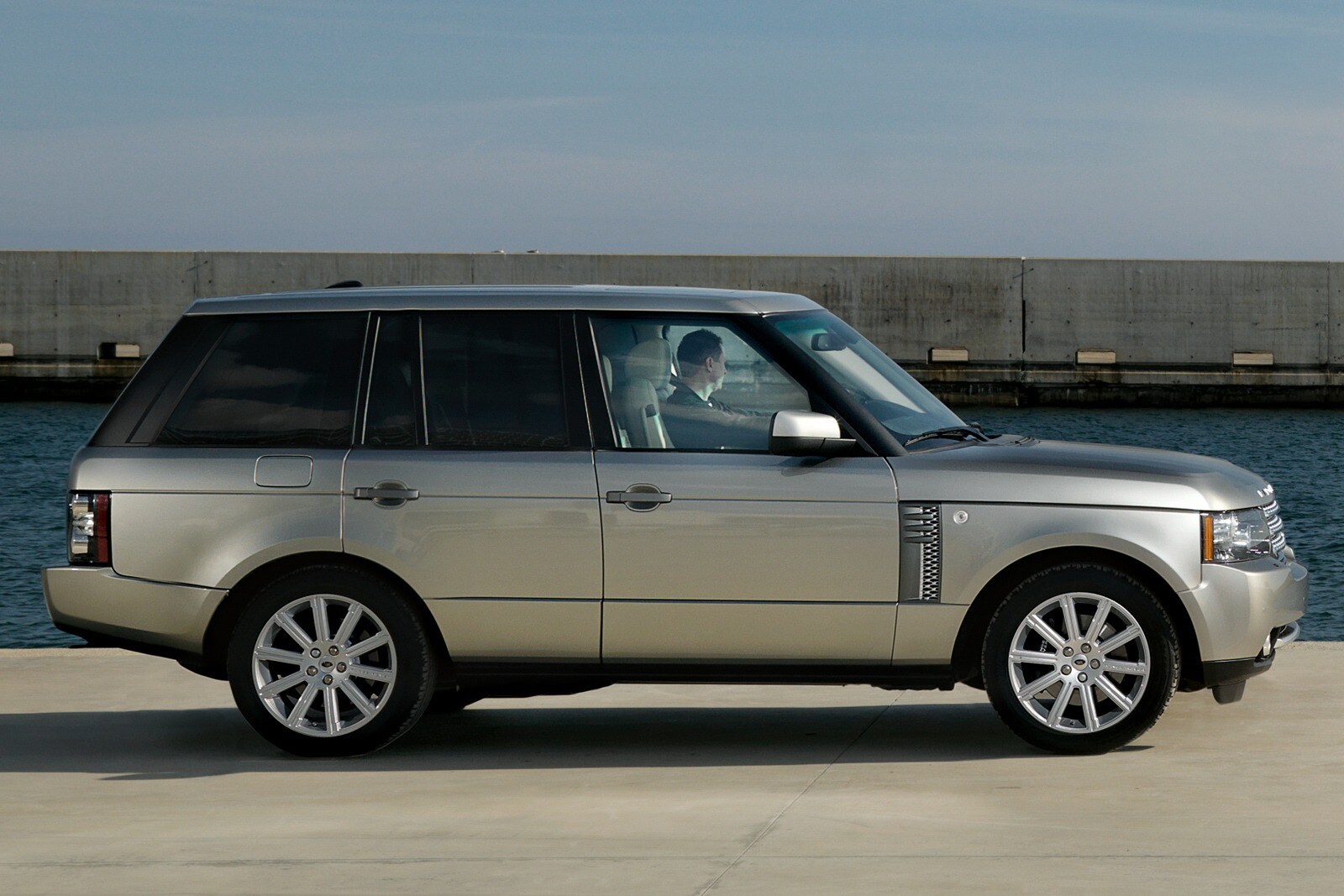 2010 Land Rover Range Rover Supercharged 4dr SUV Exterior