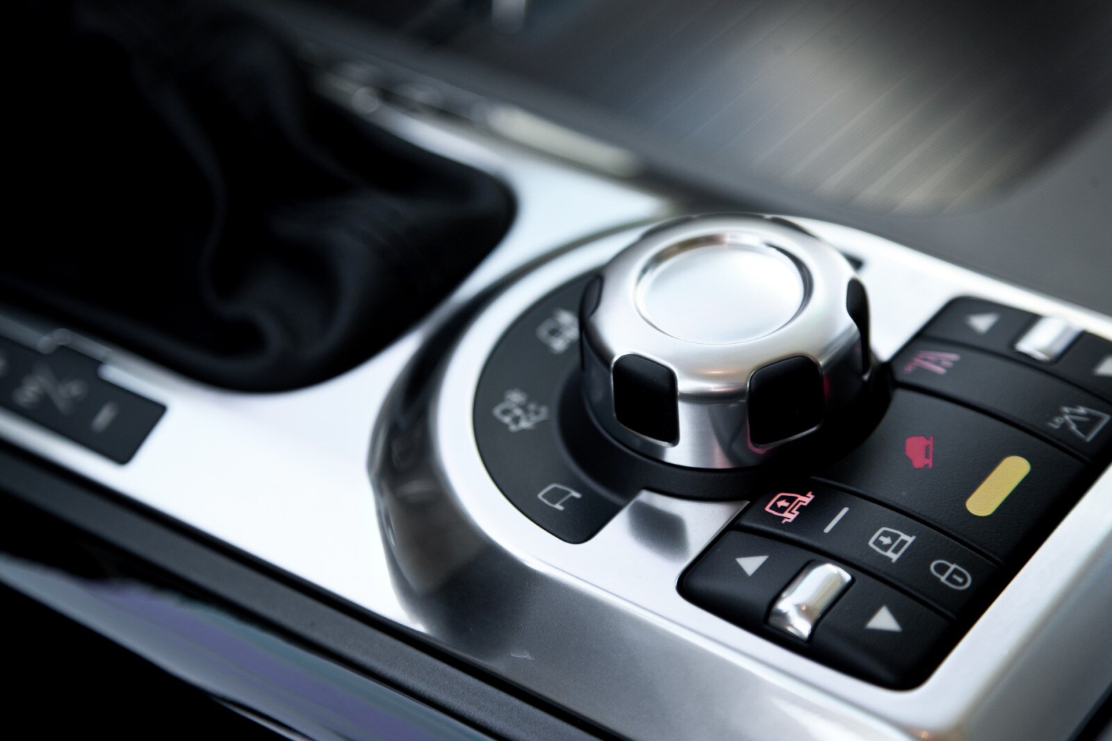 2012 Land Rover Range Rover interior AUXCTRL