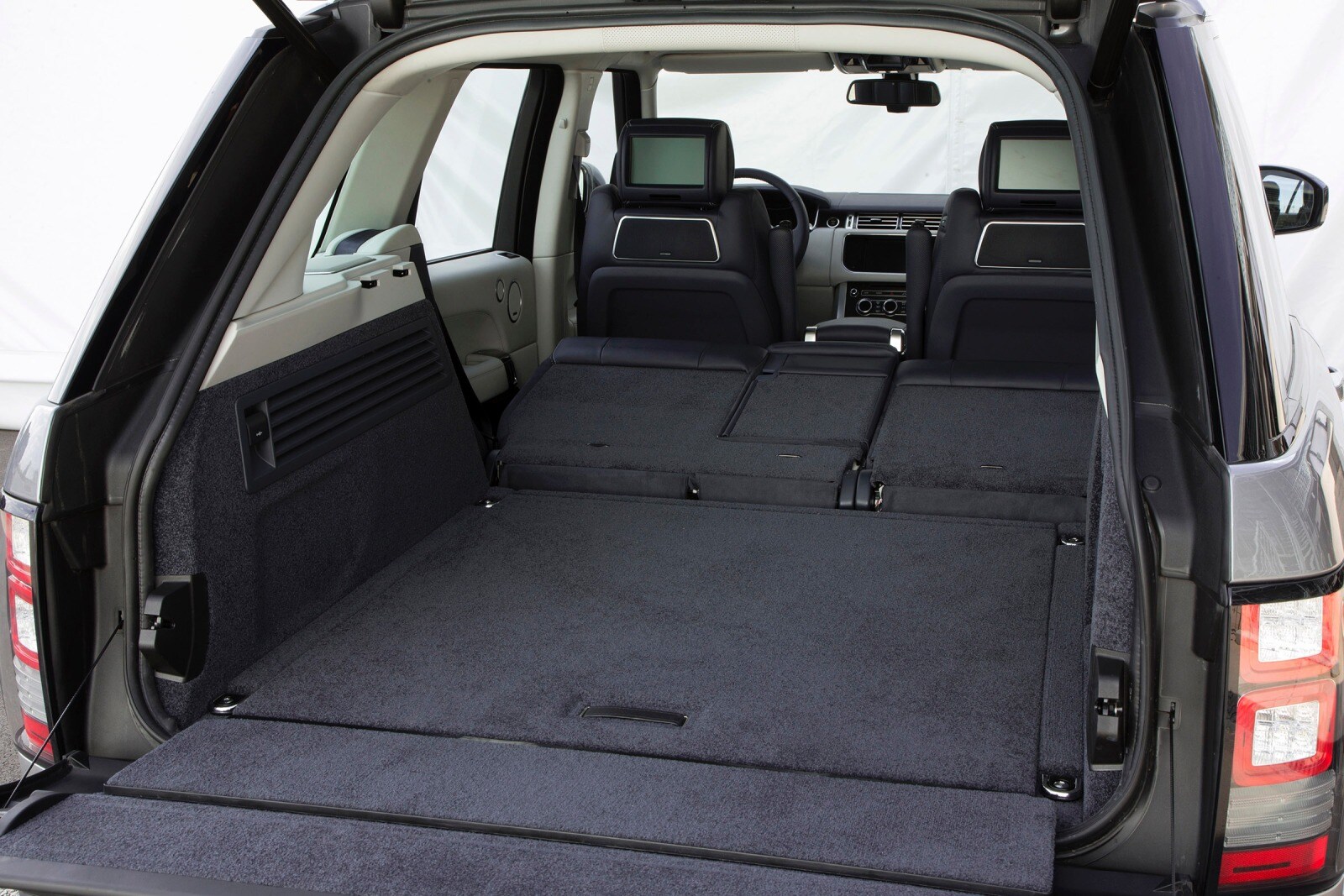 2015 Land Rover Range Rover interior CARGO