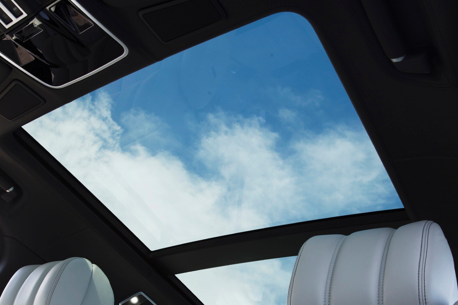 2015 Land Rover Range Rover interior DETAIL