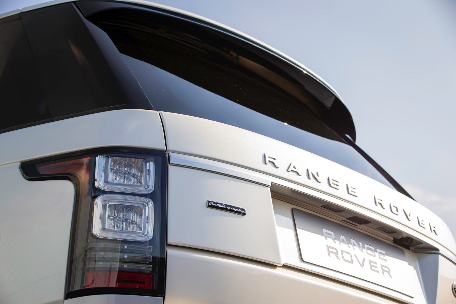 2015 Land Rover Range Rover — OEM photo 2