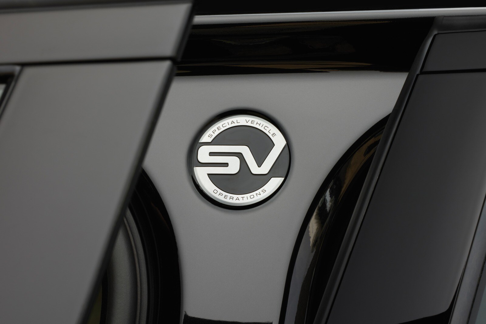 2017 Land Rover Range Rover exterior EDETAIL