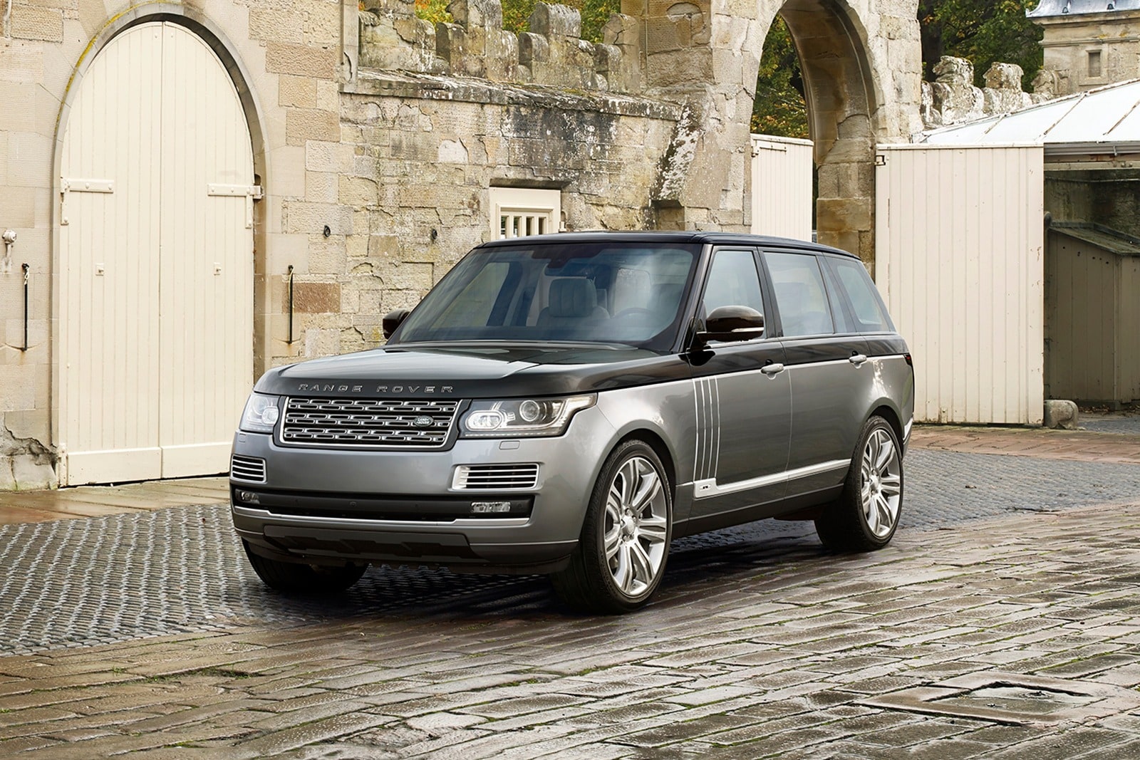 2017 Land Rover Range Rover SV Autobiography LWB 4dr SUV Exterior Shown