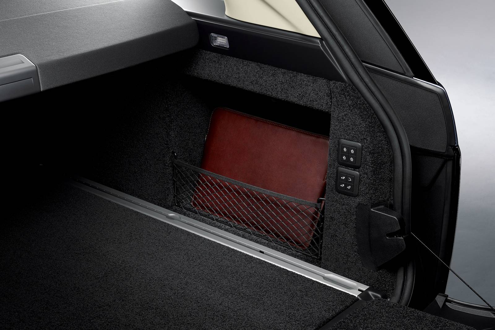 2019 Land Rover Range Rover interior DETAIL