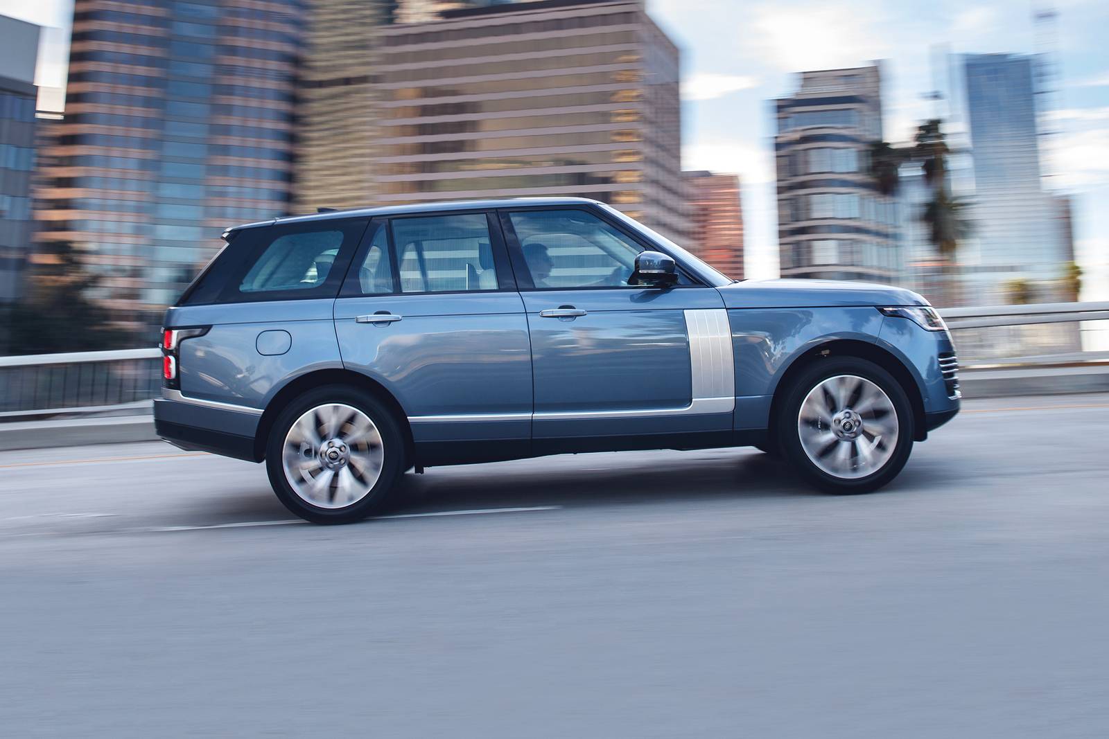 2021 Land Rover Range Rover — OEM photo 3
