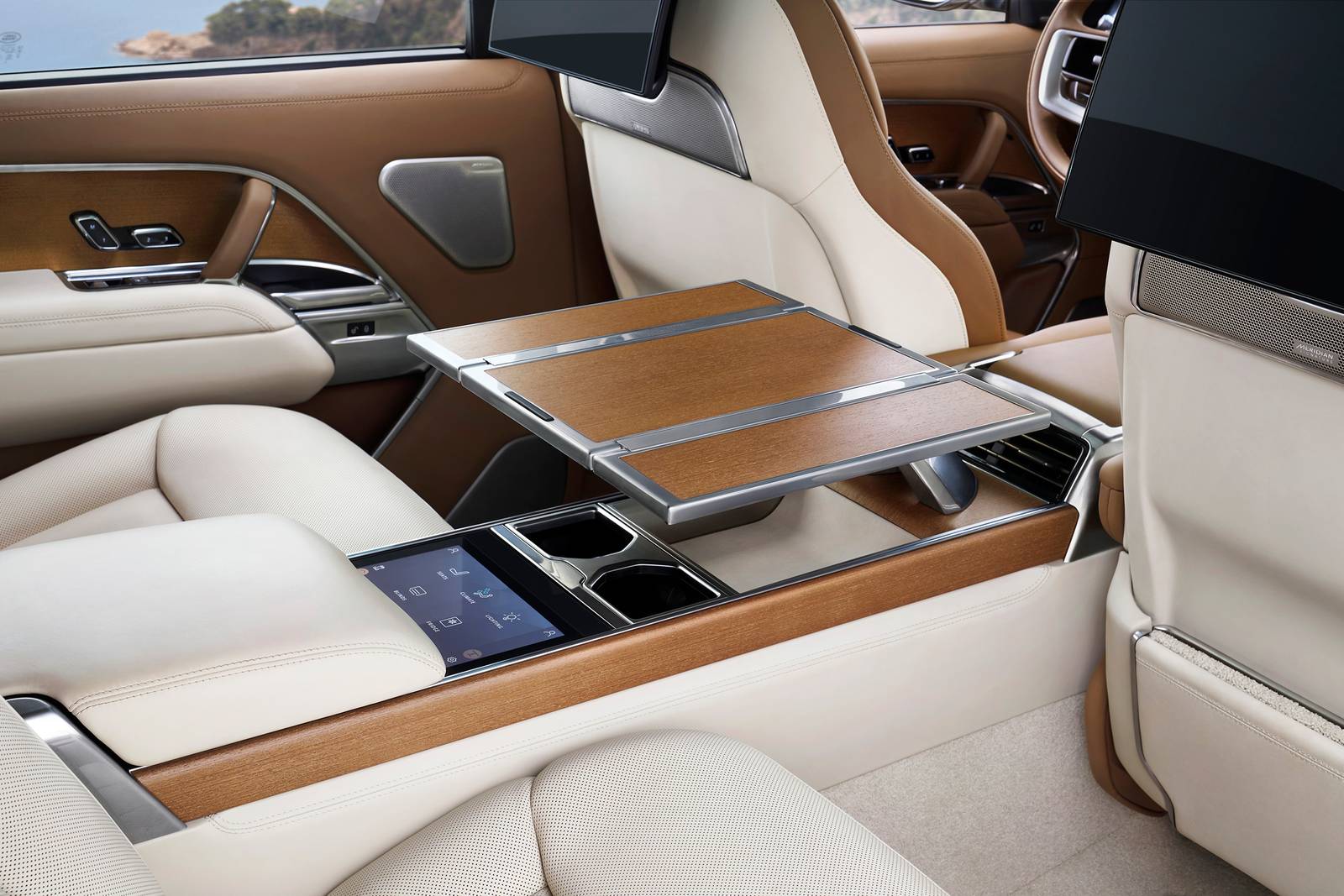 2024 Land Rover Range Rover interior DETAIL