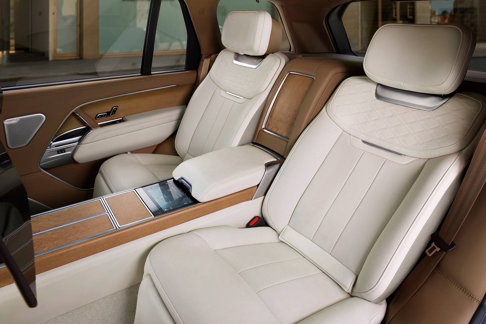 2025 Land Rover Range Rover interior DETAIL
