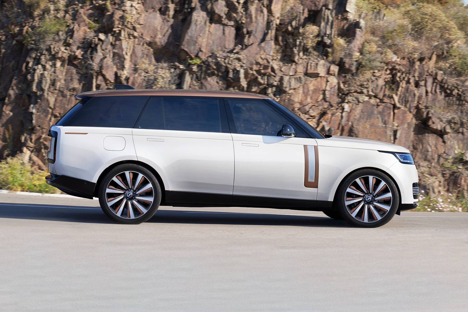 2025 Land Rover Range Rover — OEM photo 4