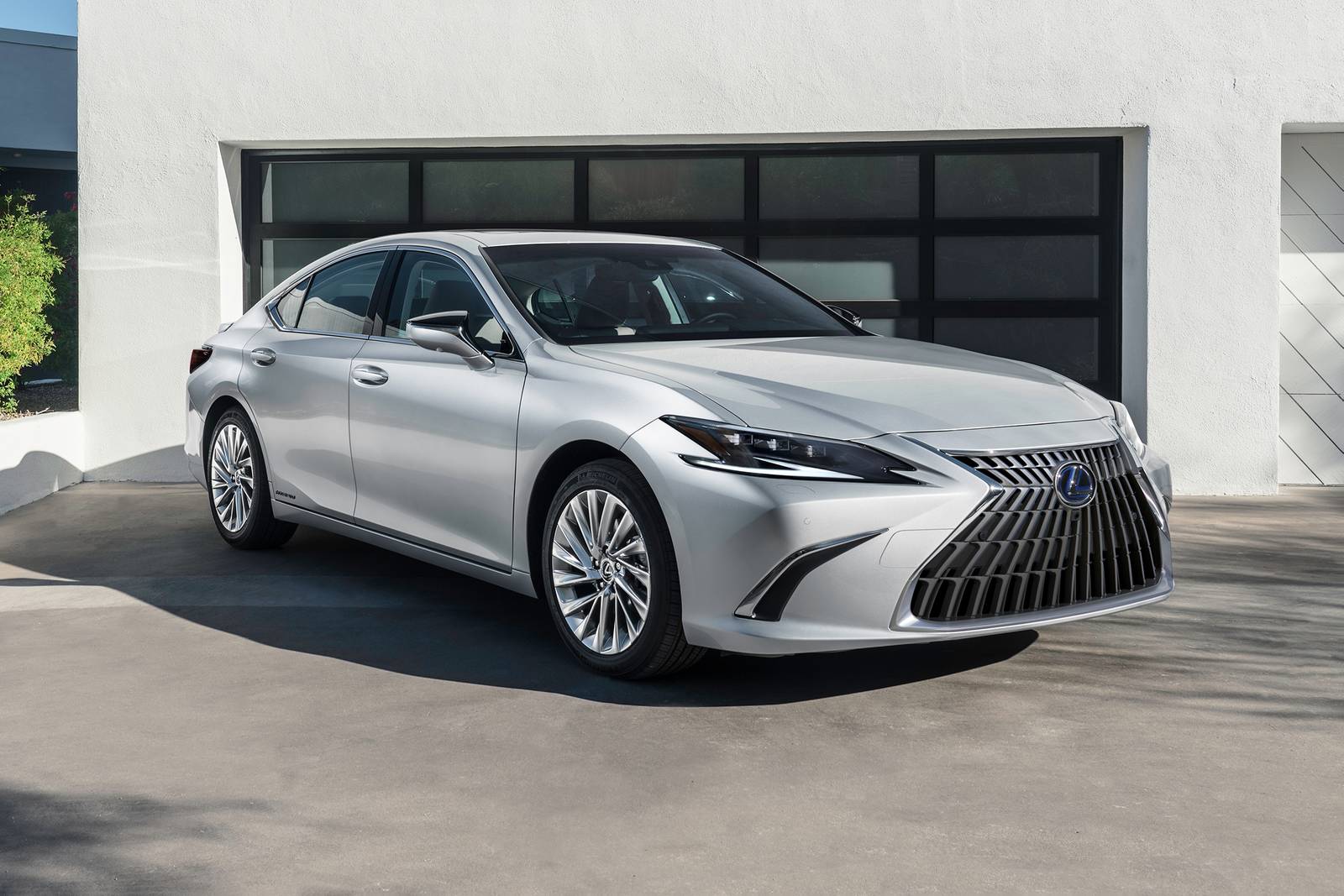 2022 Lexus ES 300h Ultra Luxury Sedan Exterior Shown
