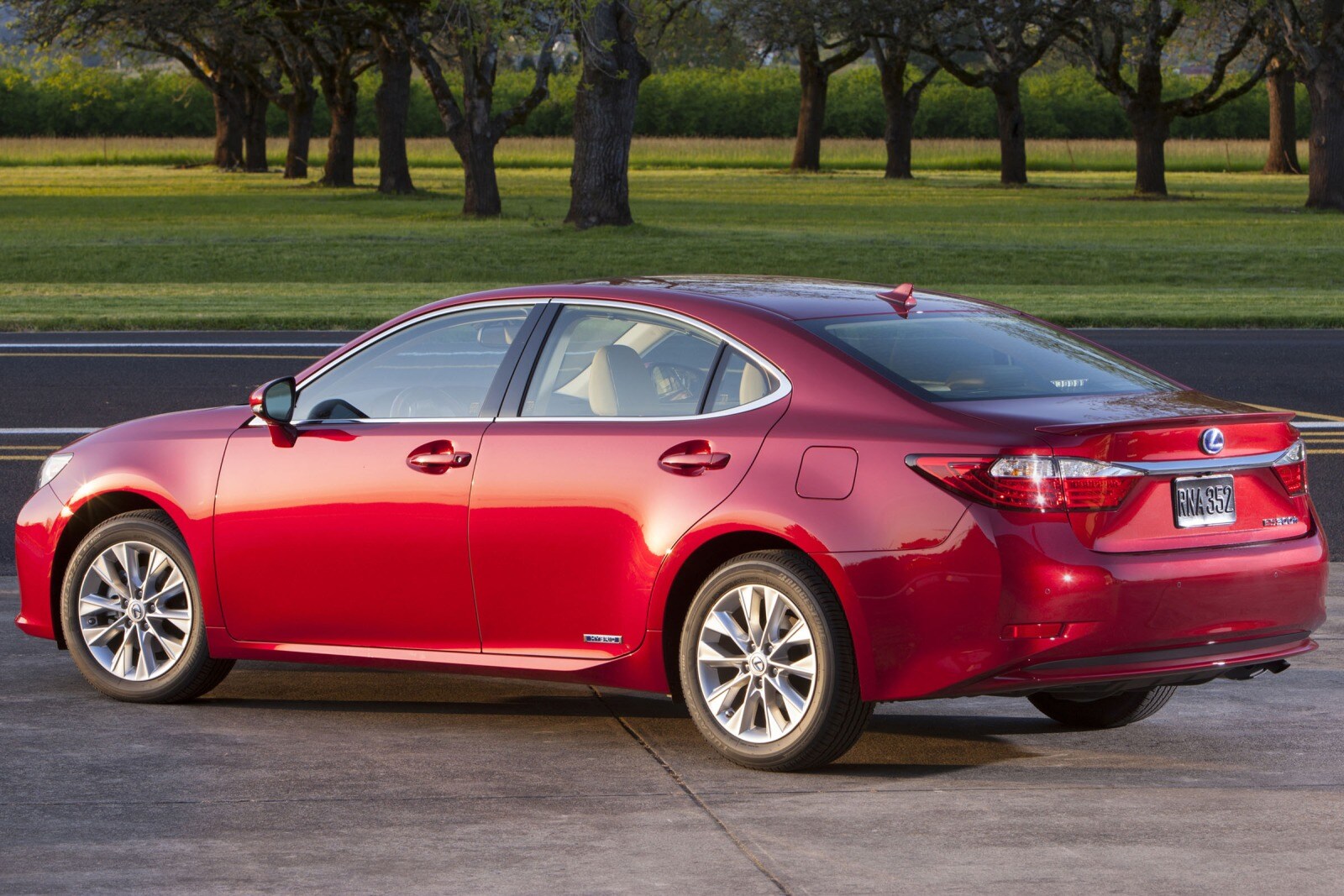 2013 Lexus ES 300h Sedan Exterior