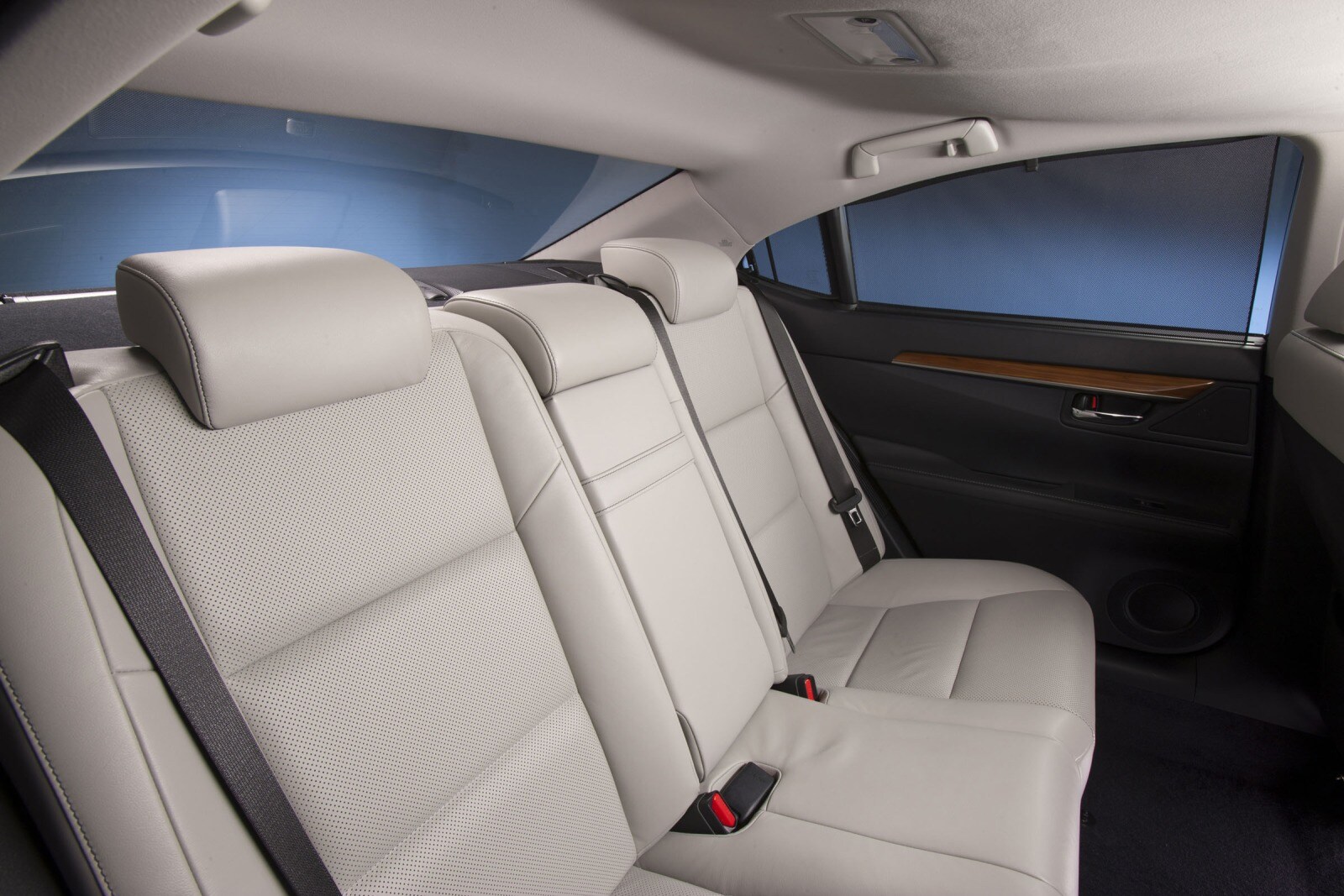 2013 Lexus ES 300h interior RI