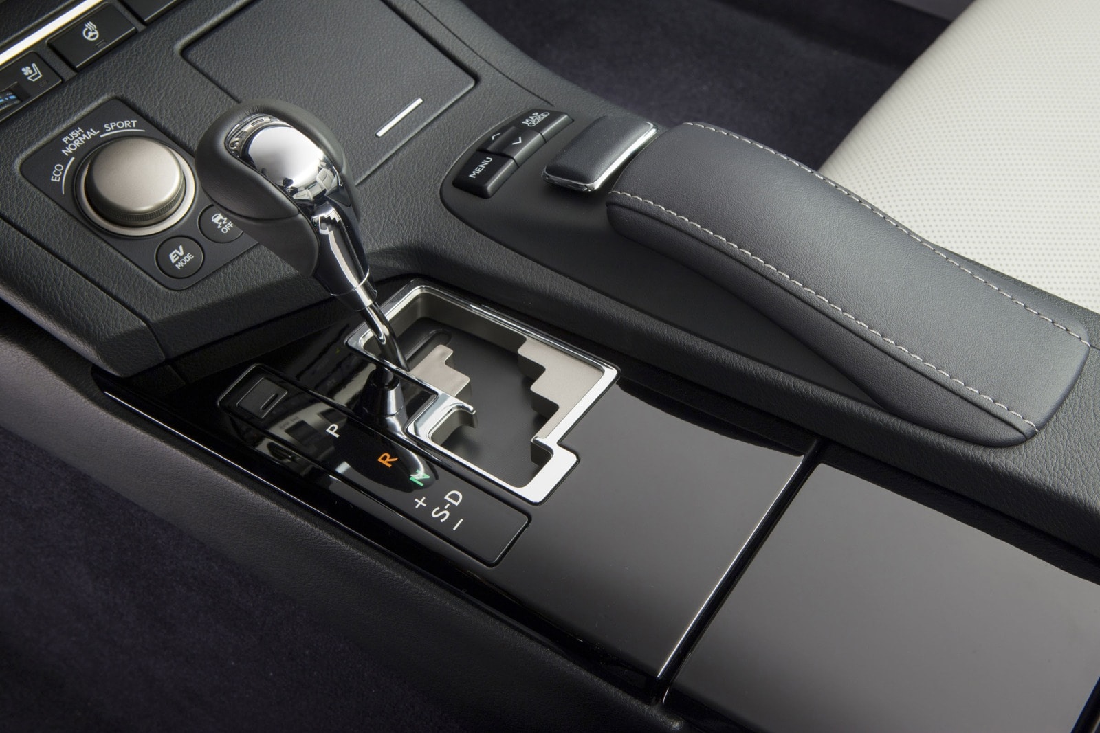 2013 Lexus ES 300h interior SHF
