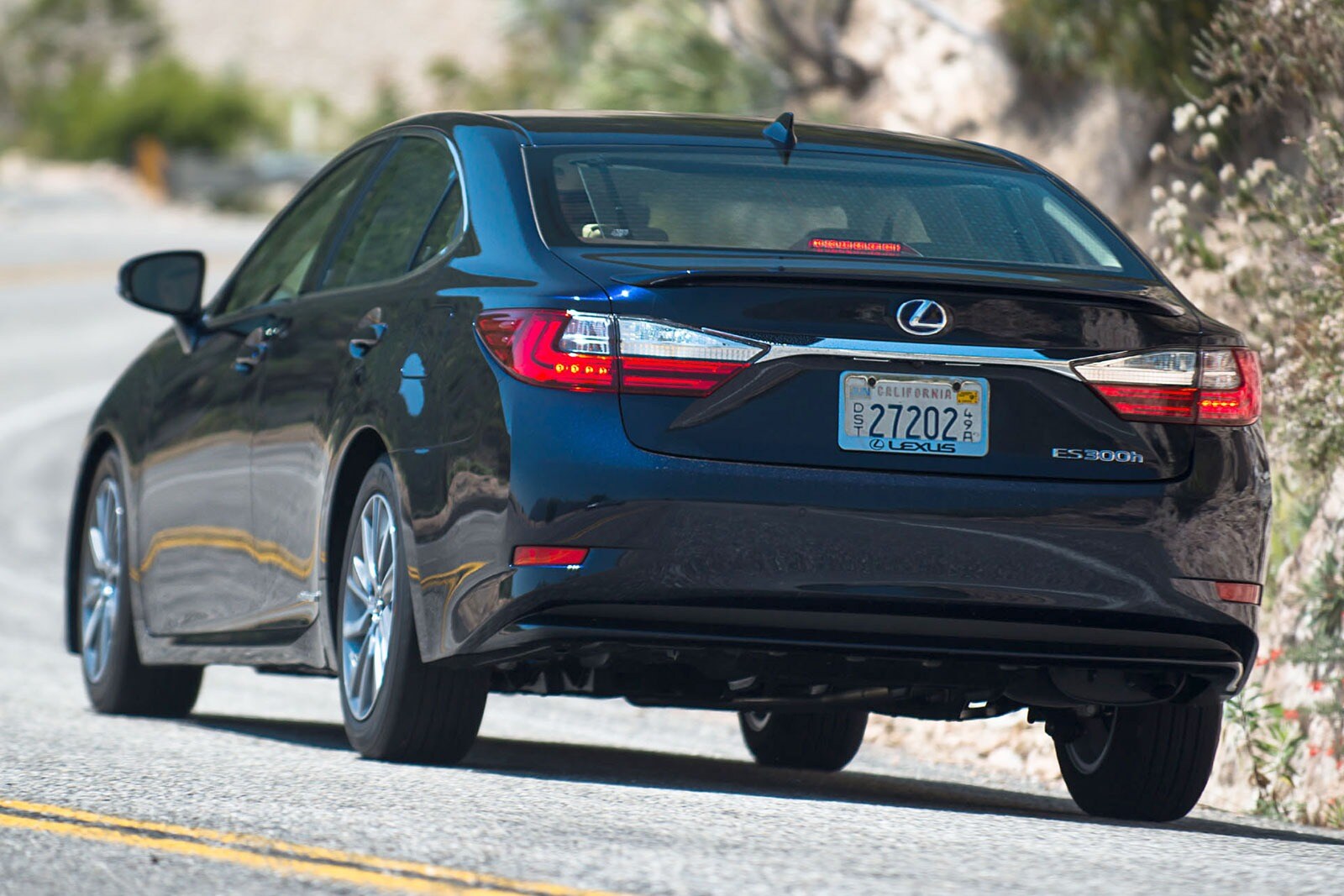 2016 Lexus ES 300h Sedan Exterior