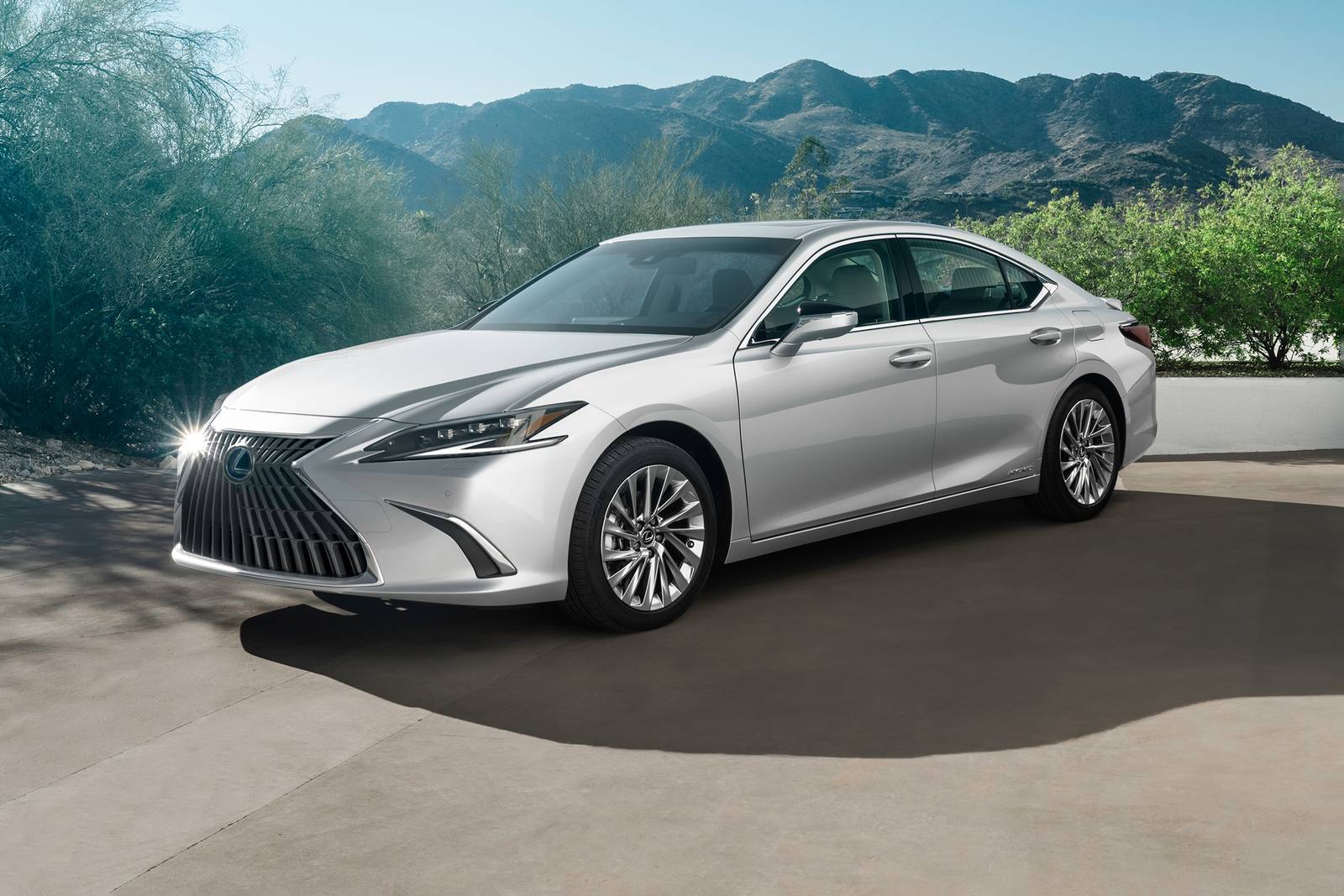 2022 Lexus ES 300h Ultra Luxury Sedan Exterior Shown