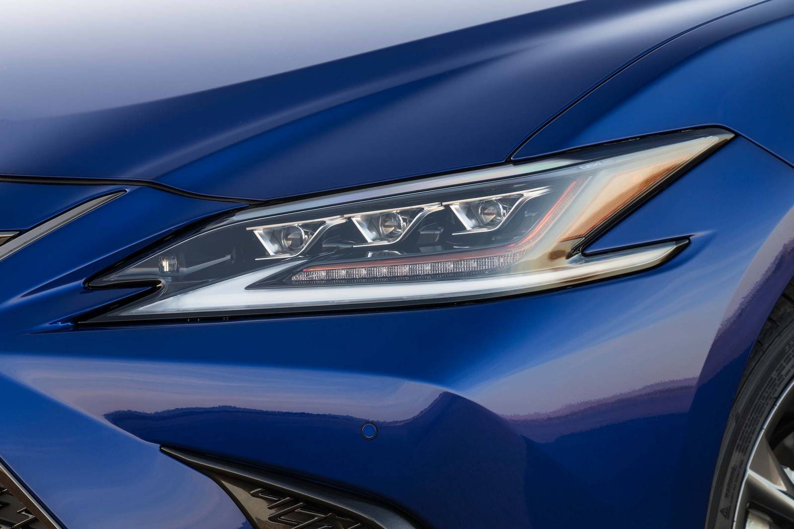 2019 Lexus ES front safety EDETAIL