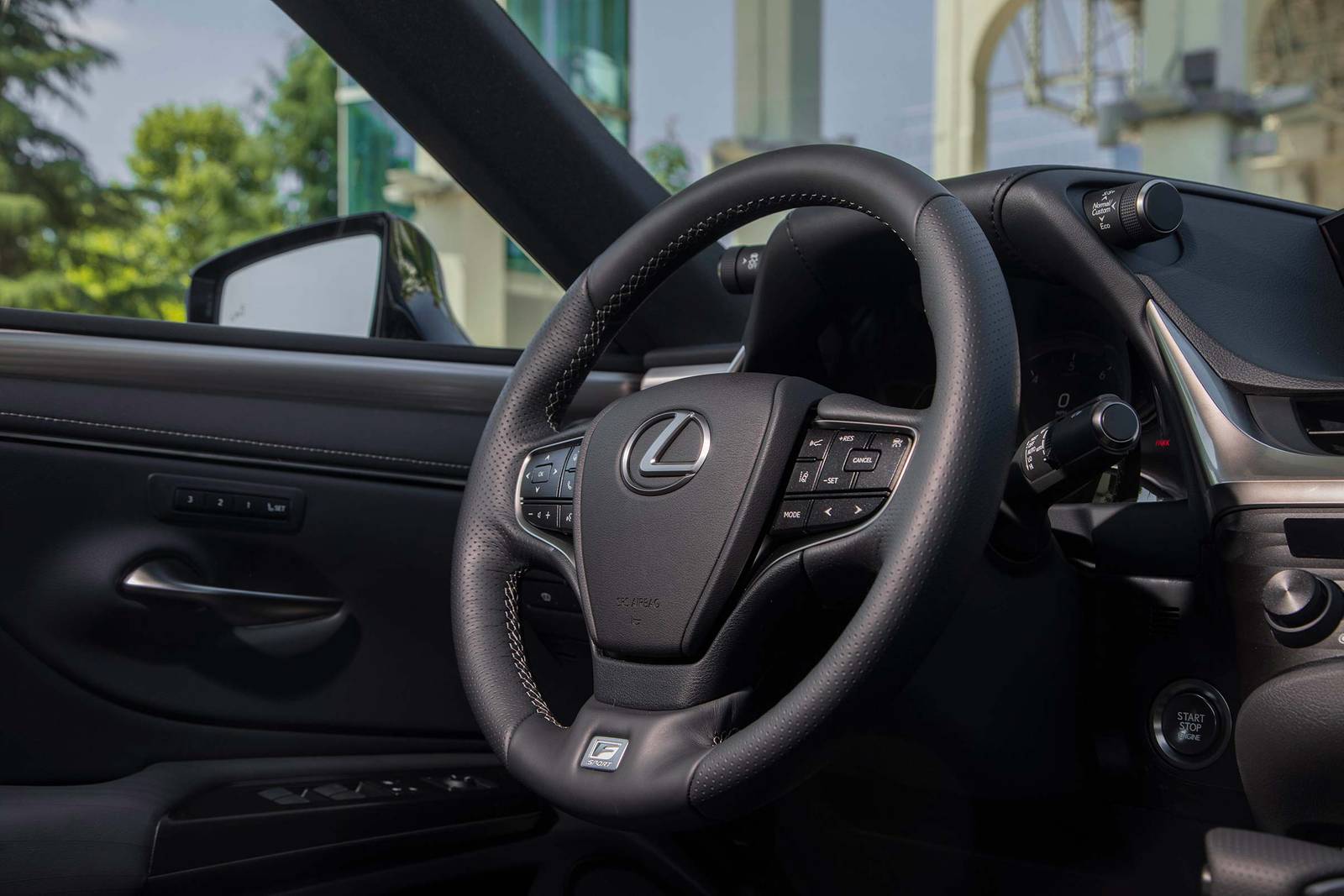 2019 Lexus Es interior SWD