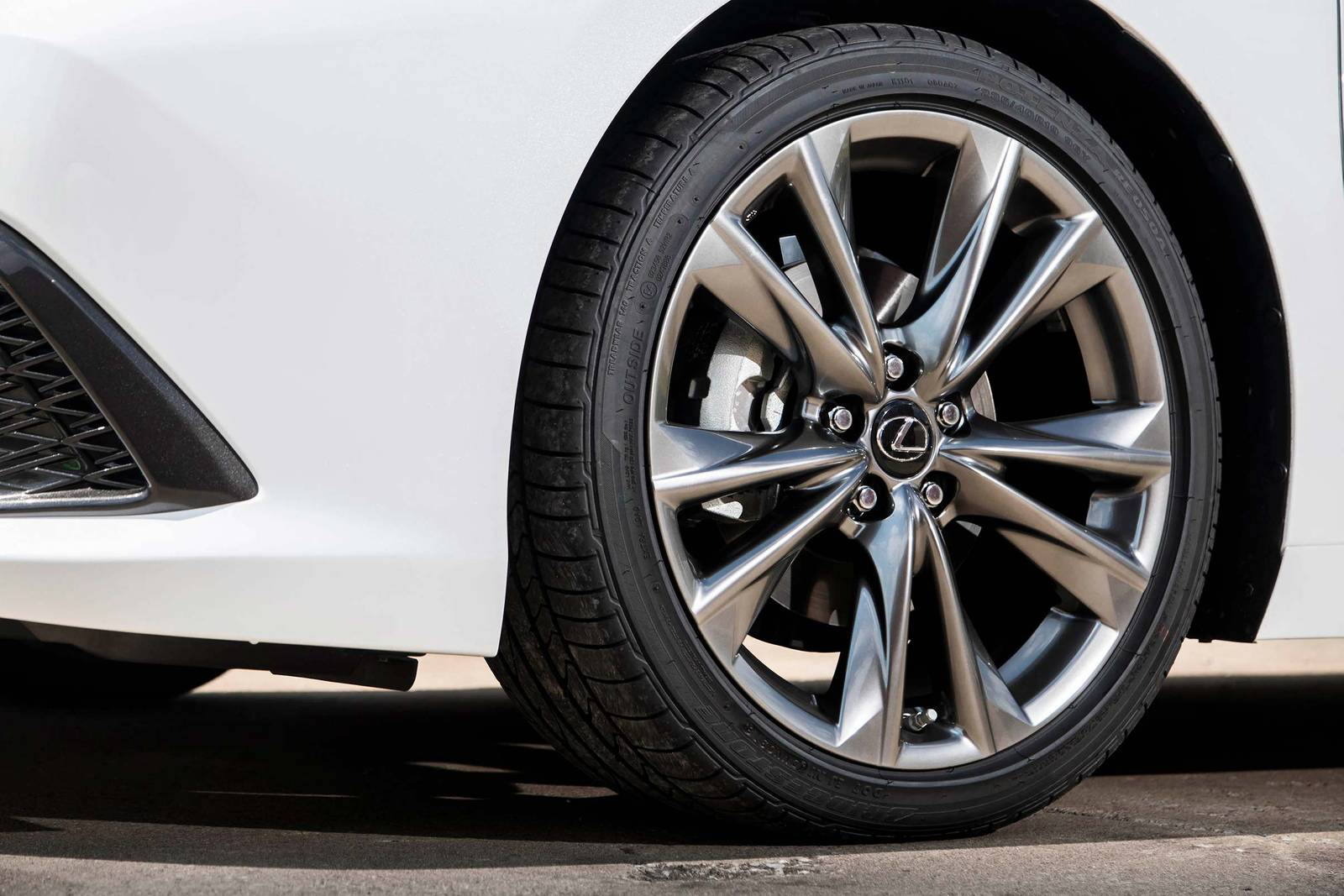 2019 Lexus Es exterior W