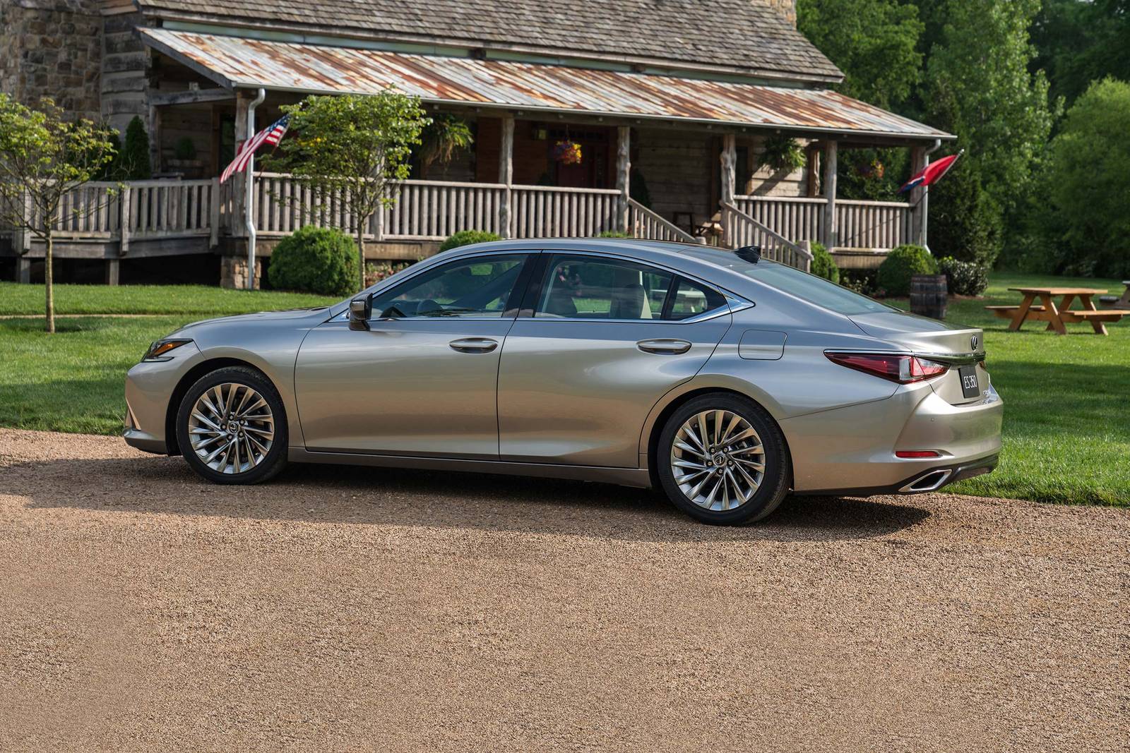 2019 Lexus Es exterior FQ