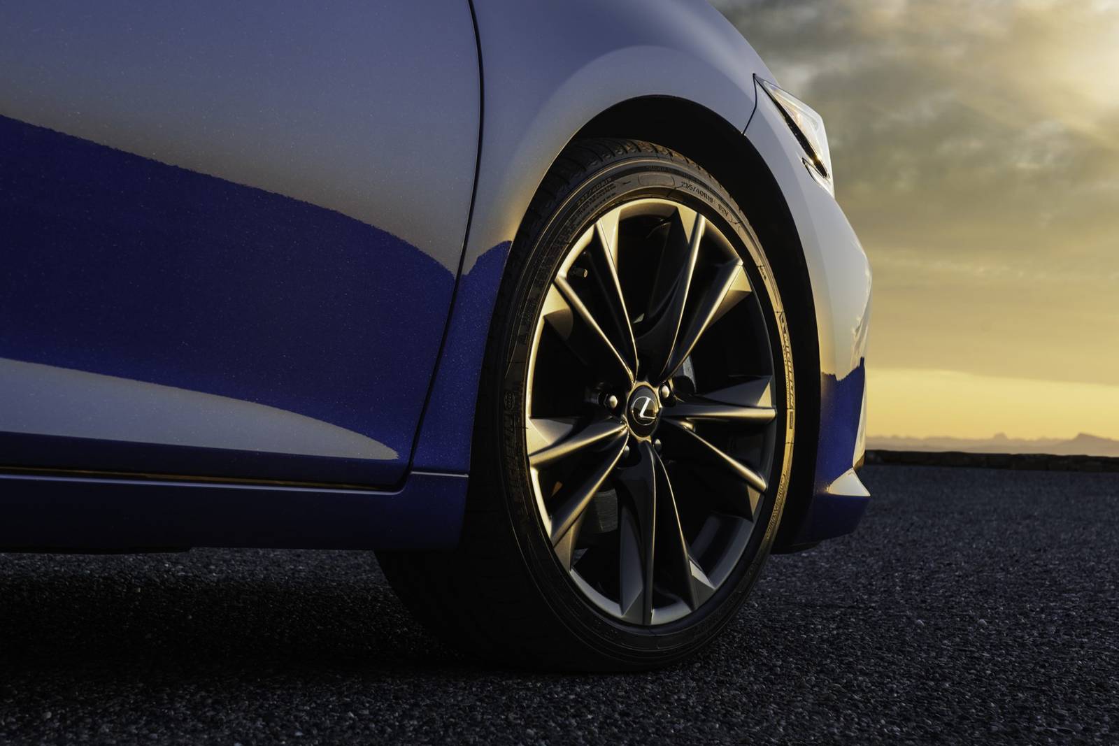 2023 Lexus Es exterior W