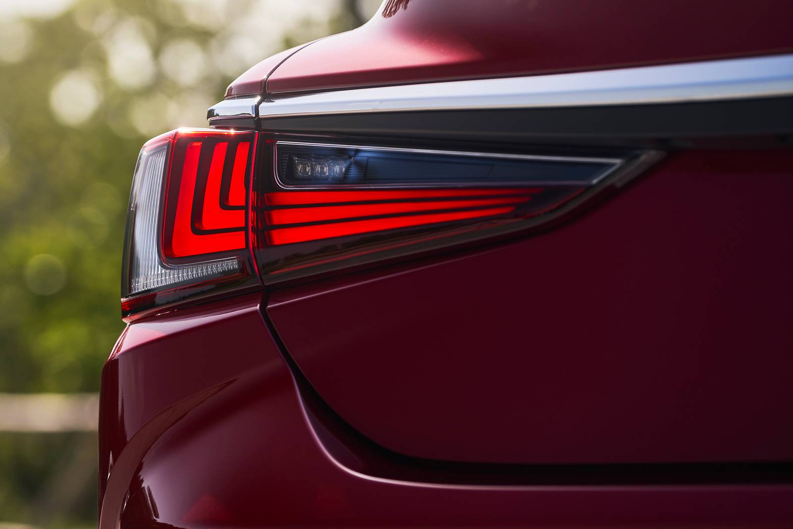 2024 Lexus Es exterior EDETAIL