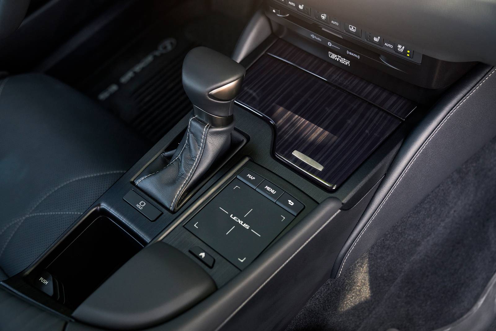 2024 Lexus Es interior SHF