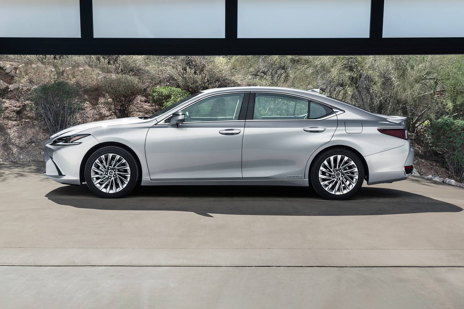 2025 Lexus ES — OEM photo 4
