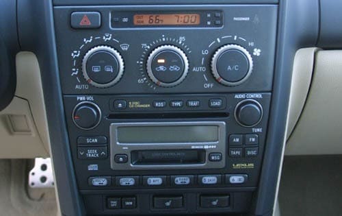 2002 Lexus IS 300 interior CC