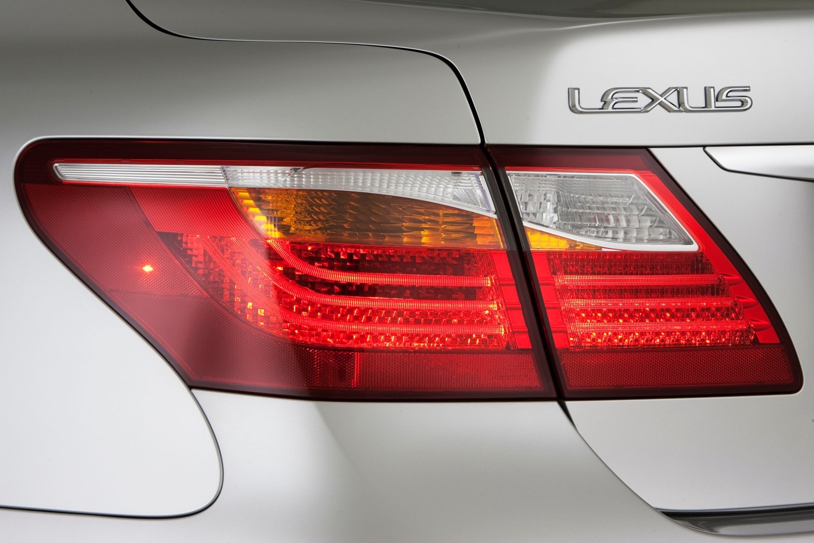 2010 Lexus LS 460 exterior EDETAIL