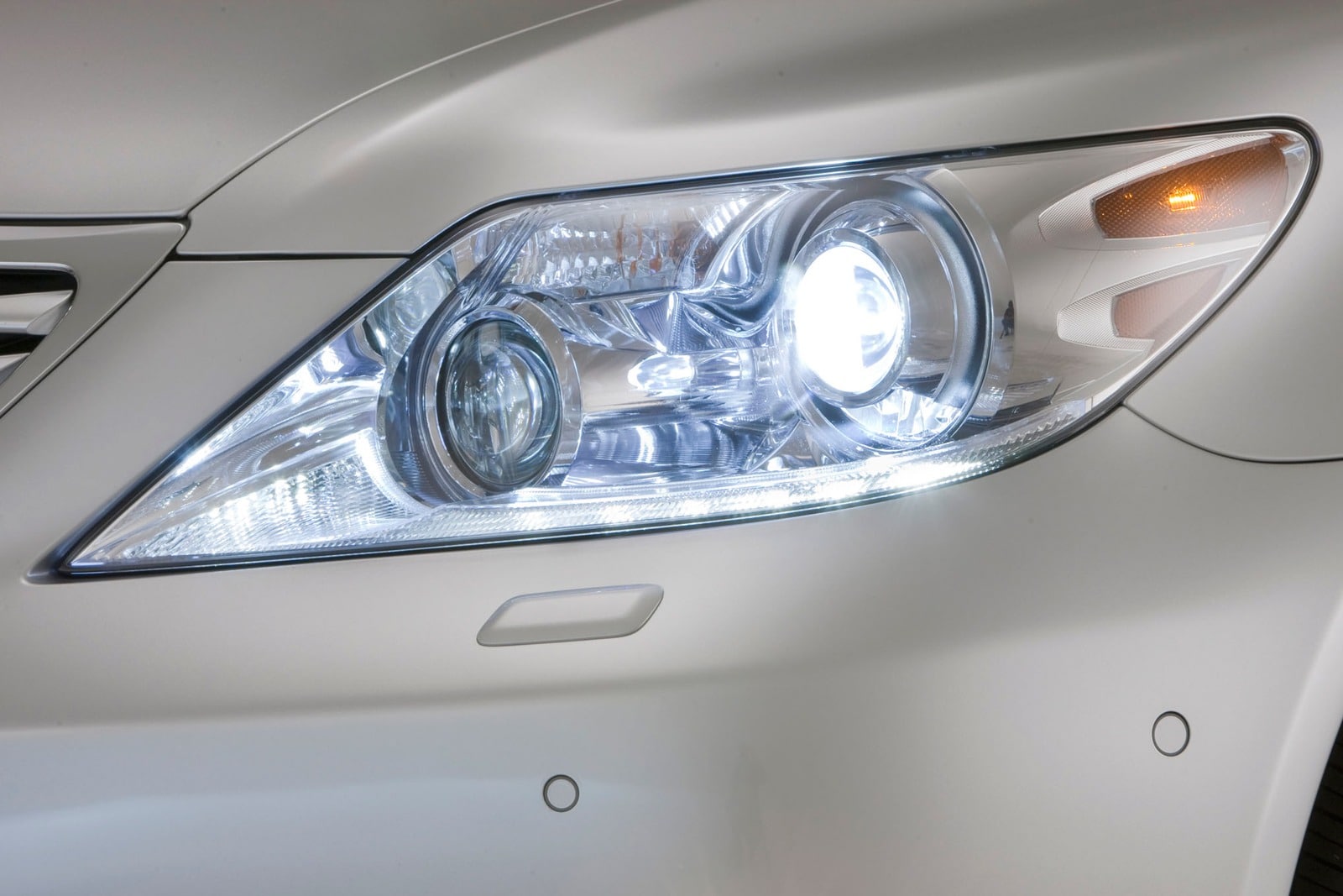 2010 Lexus LS 460 exterior EDETAIL