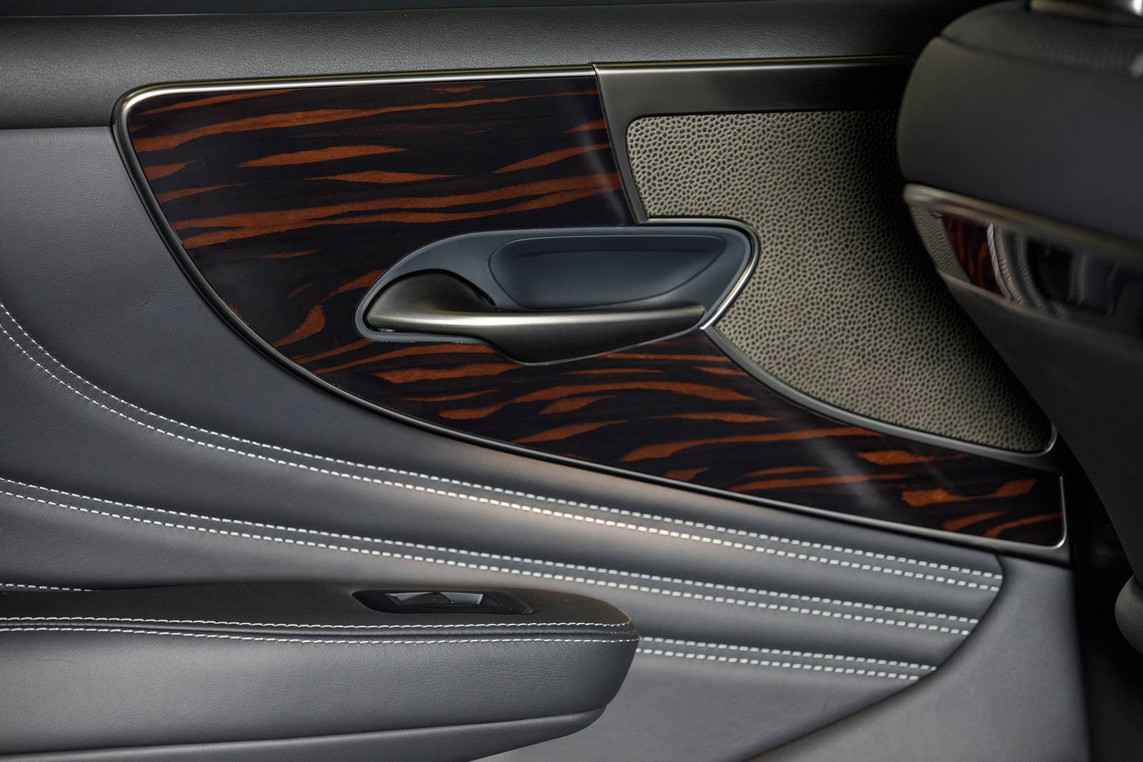 2018 Lexus LS 500 interior DETAIL