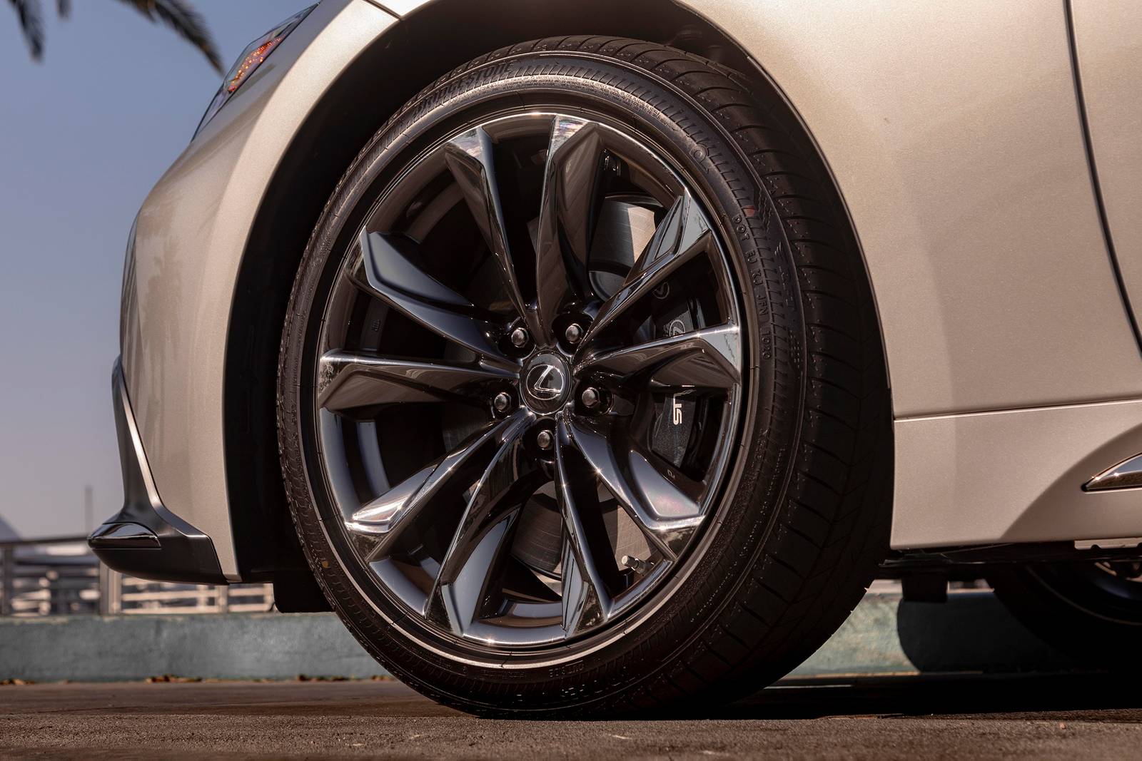 2022 Lexus LS — OEM photo 4