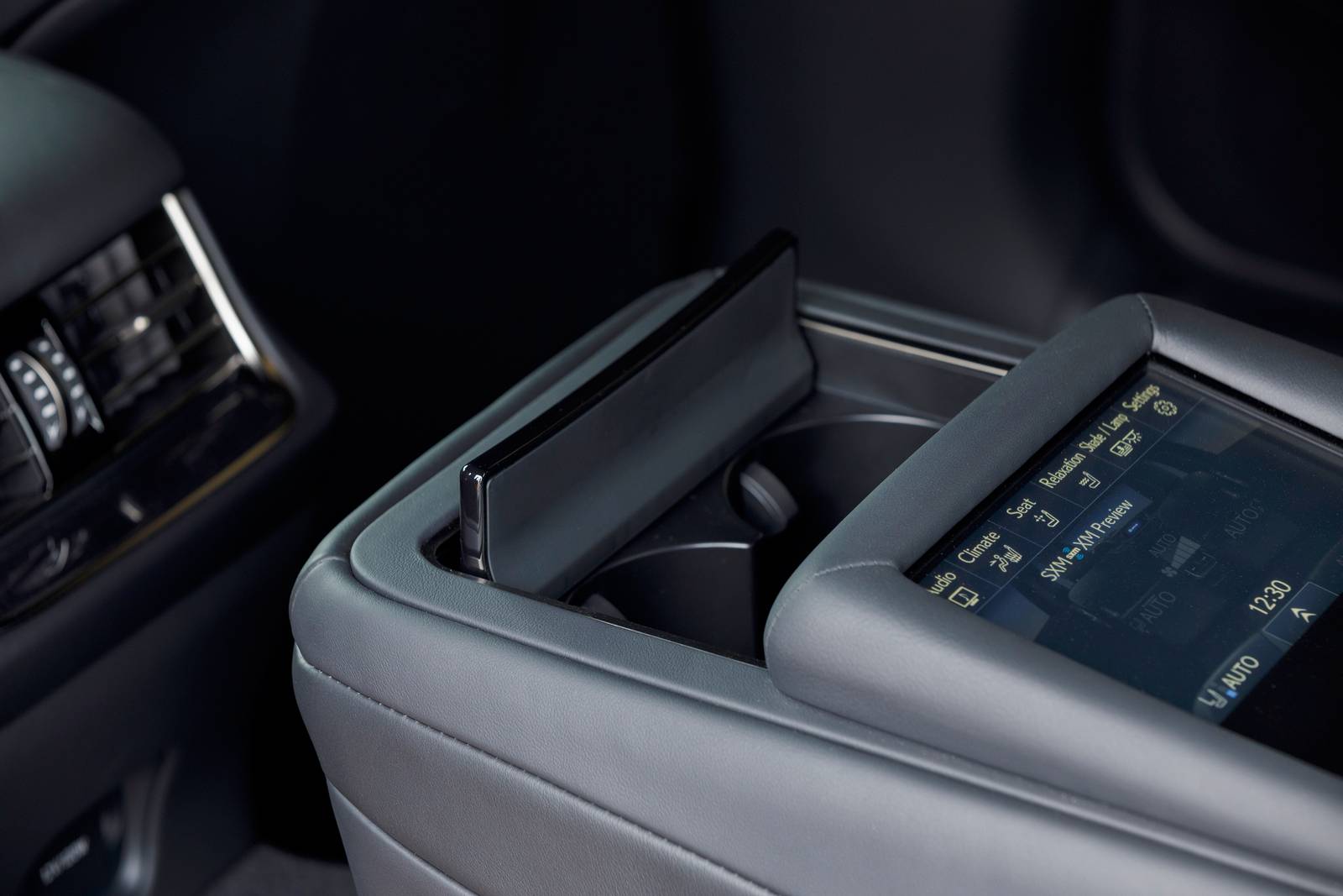 2018 Lexus LS 500h interior CUP