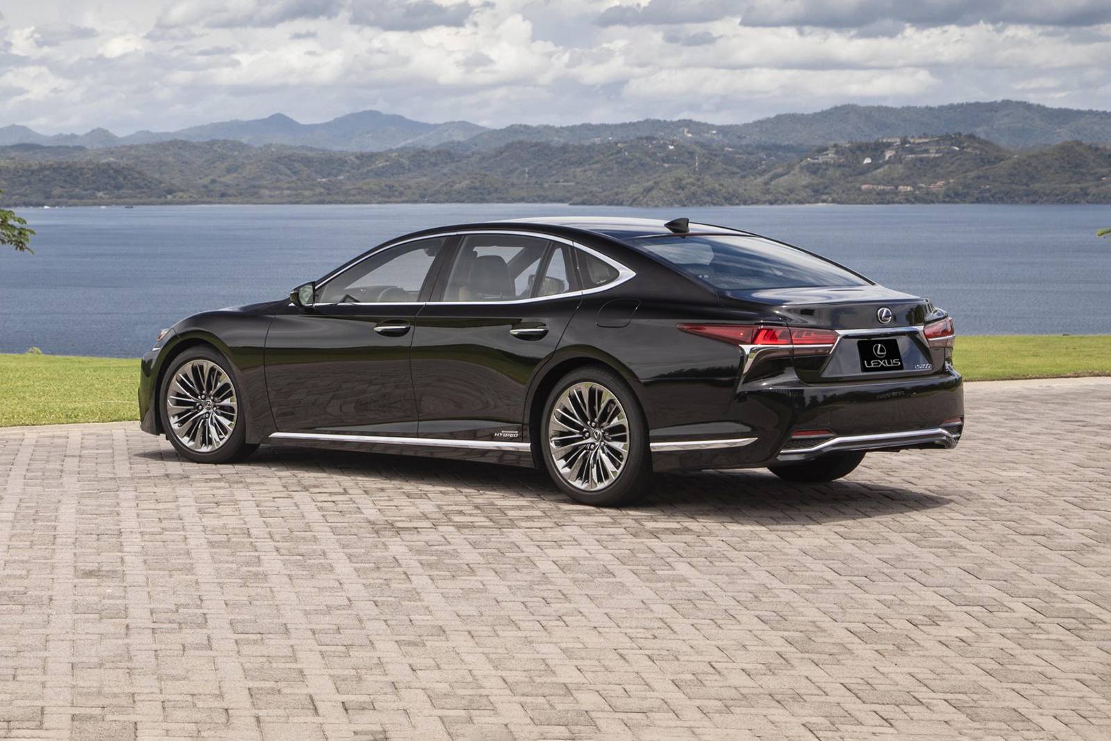 2020 Lexus LS 500h exterior F