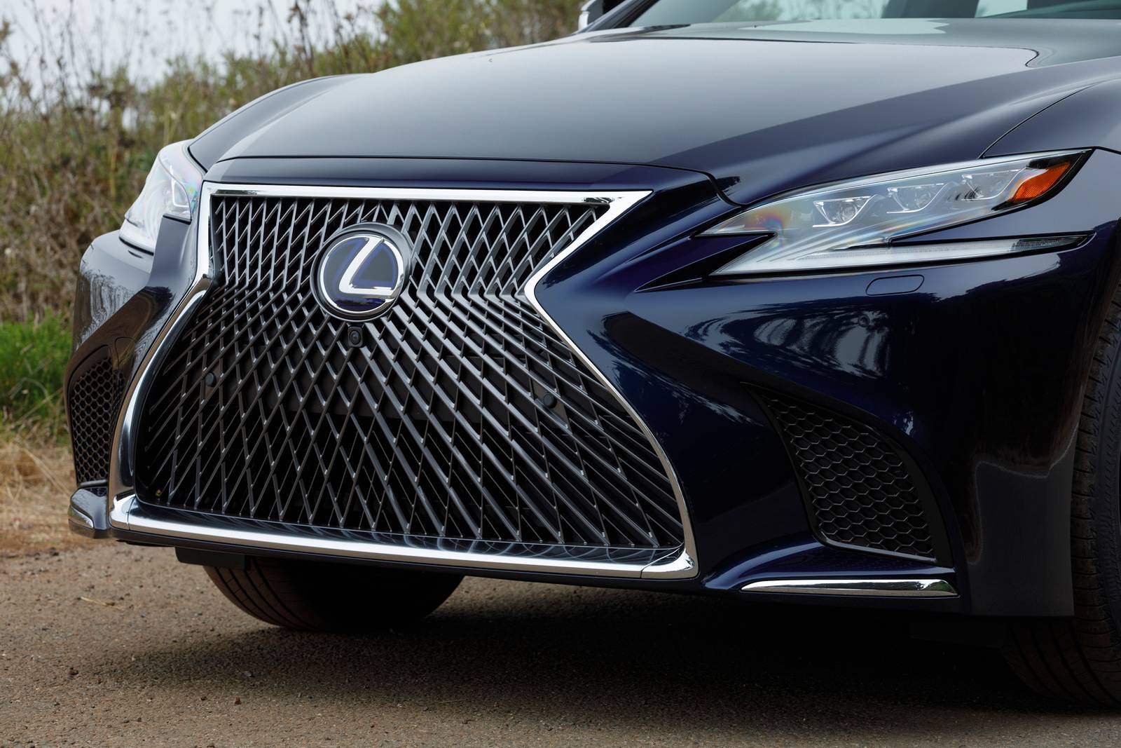 2020 Lexus LS 500h exterior FBDG