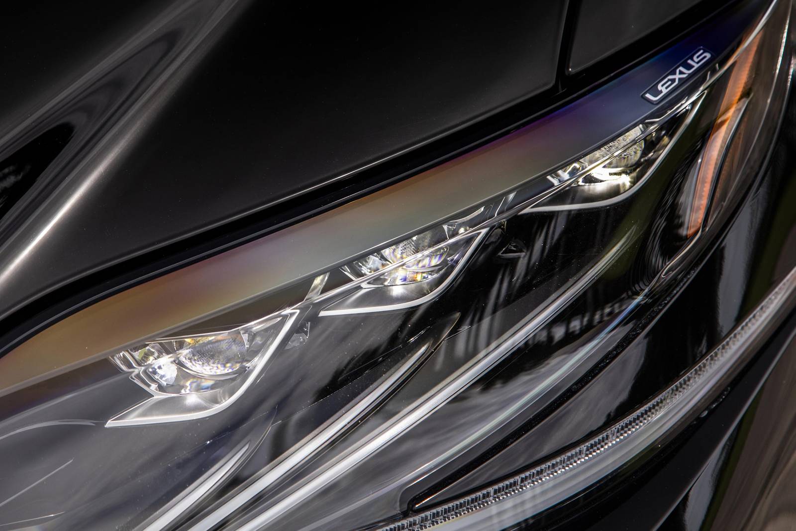 2020 Lexus LS 500h exterior EDETAIL