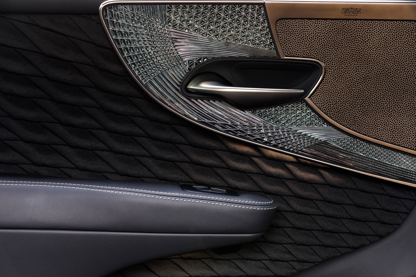 2020 Lexus LS 500h interior DETAIL