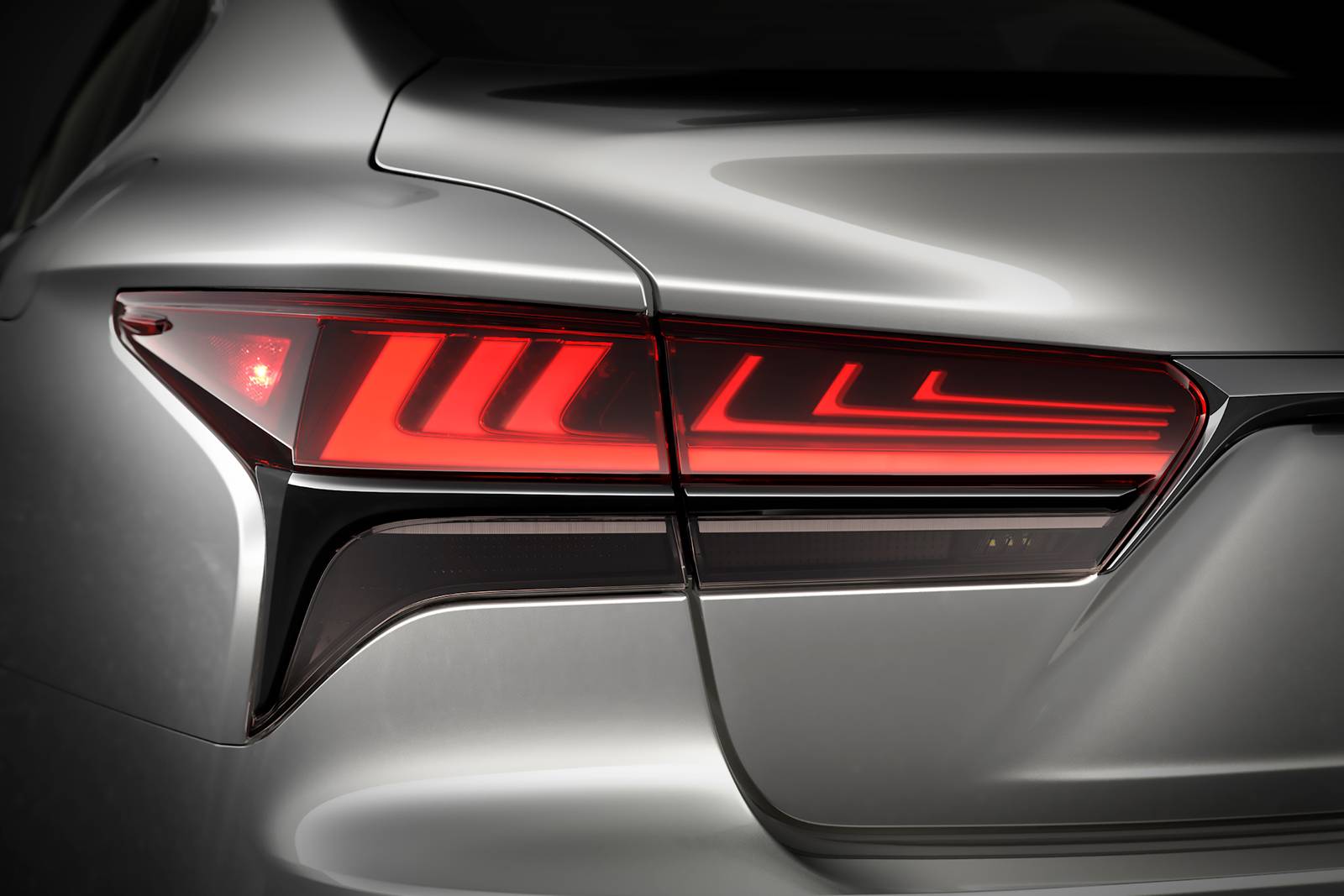 2025 Lexus LS — OEM photo 3