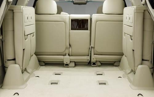 2011 Lexus LX 570 interior CARGO