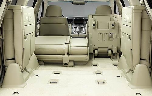 2011 Lexus LX 570 interior CARGO