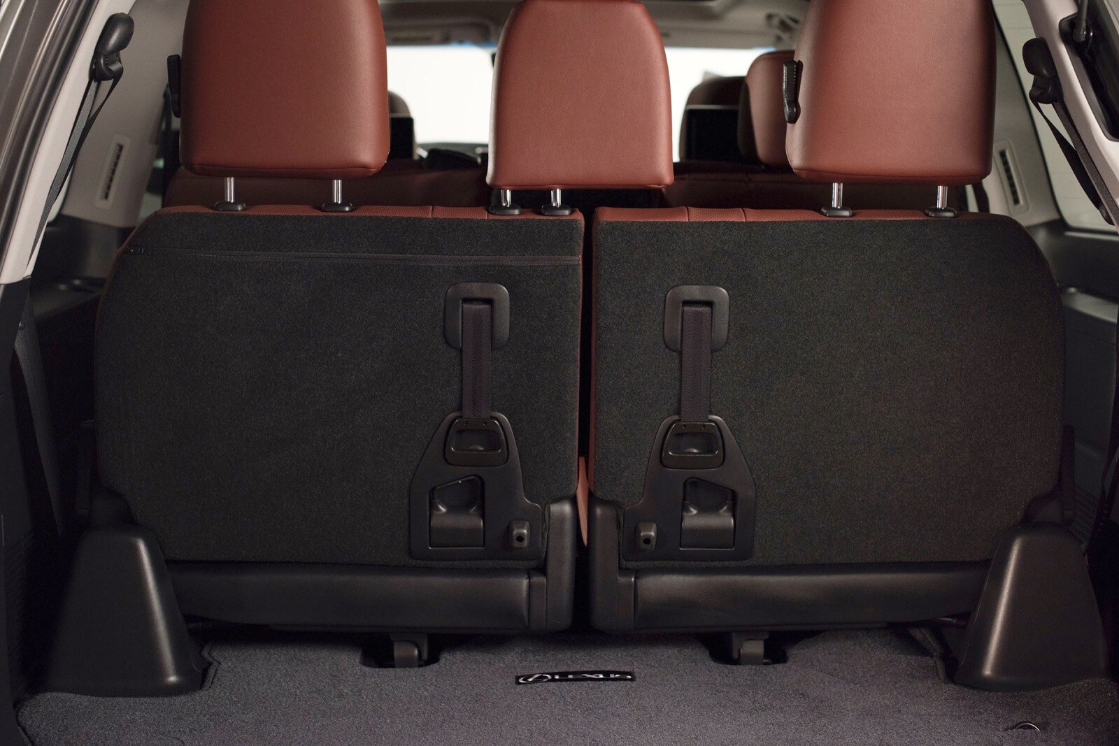 2016 Lexus LX 570 interior CARGO